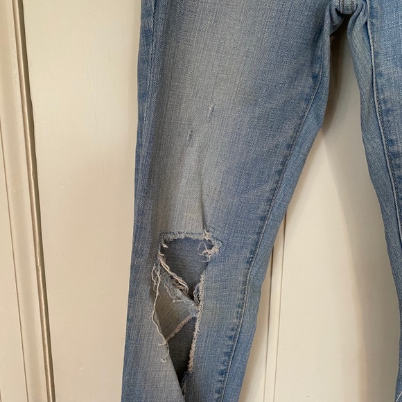 Abercrombie Distressed Light Wash Jeans - Picture 6 of 7